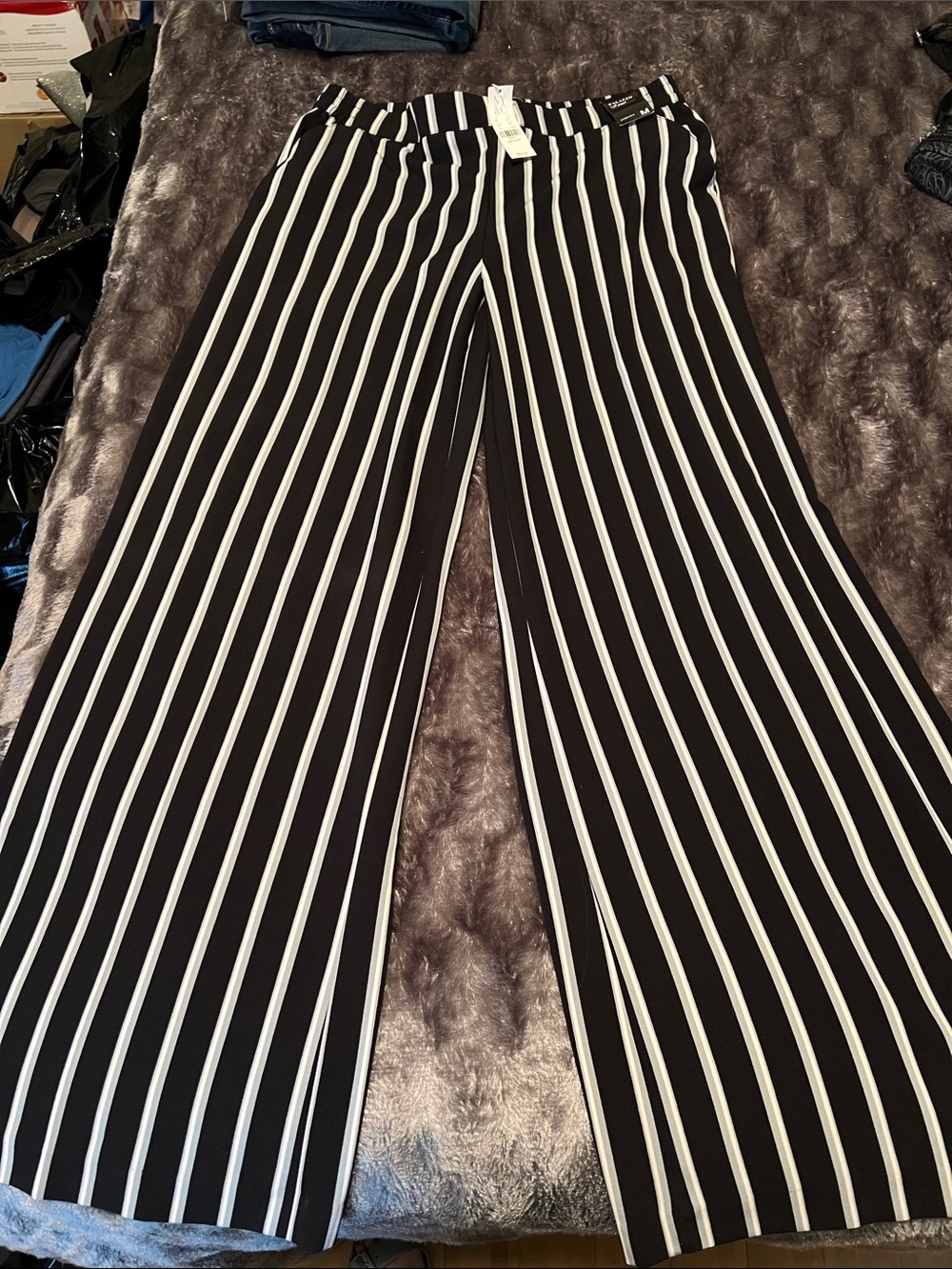 New York & Company women’s Palazzo soft pants, Black w/ Stripes, size M